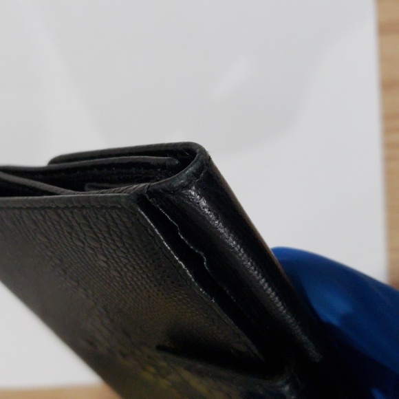 Authentic Salvatore Ferragamo Black Leather Bi-Fold Wallet – Luxury 4.75"x4-inch - Picture 9 of 15